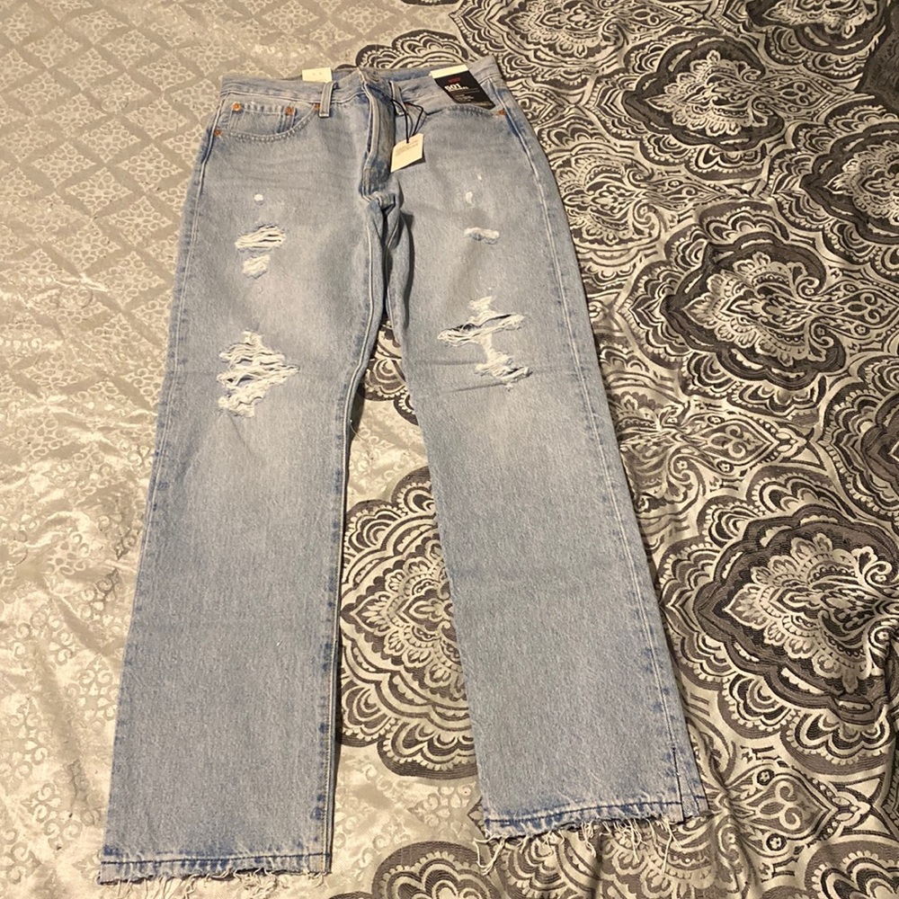 Levi’s high rise, straight leg mom jeans